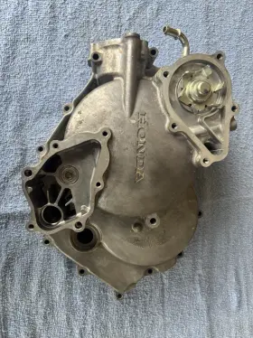 11300-hr4-a90 Honda Front Cover Trx520/ 420 Fe