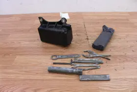 83500-vm6-680 Honda 1986 Trx250r Tool Box With Kit