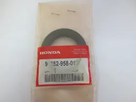 91252-958-013 Honda New Genuine Oem Seal