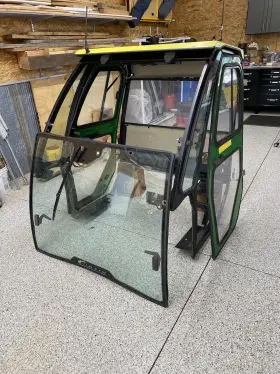 170295 John Deere Gator Hpx Curtis Cab With Heat