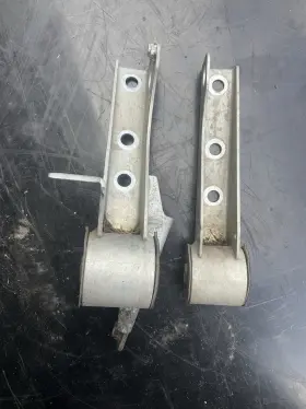 K7811-21364 Kubota K7811-21350 Rtv-xg850 Engine Bracket Mounts K7811-21350/k7811-21364