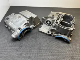 2202694 Polaris 2004 Sportsman 700 Twin Efi 4x4 Engine Cases Center Case Crankcase Set