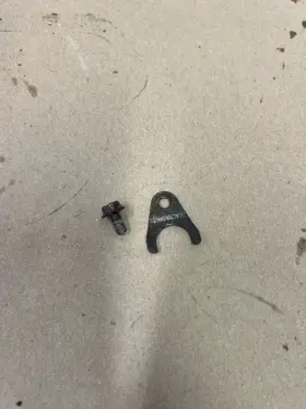 5245805 Polaris 2007 Ranger 700 Xp Efi Oil Dipstick Tube Clamp And Bolt B692