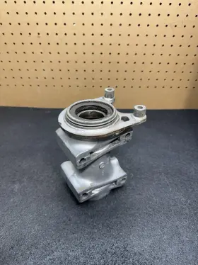 Suzuki 64715-01c00 1987-92 Lt250r Quadracer 250 Rear Axle Bearing Carrier