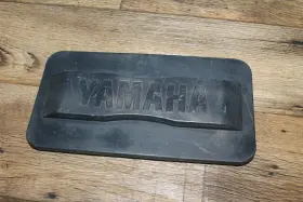 1p0-f1651-00-00 Yamaha Good Used Oem Fender Cover Big Bear 250 Yfm25byr 2008-09 Tool Storage Lid
