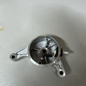 1uy-81820-51-00 Yamaha 1uy-81820-51 New Oem Rear Bracket Assy #1uy-81820-51-00