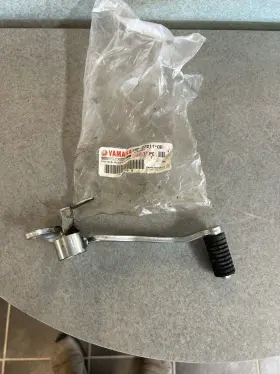 39p-27211-00-00 Yamaha 2011 - 2013 Fz8 Rear Brake Pedal Oem Used