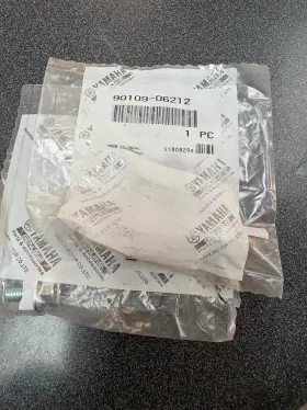 90109-06212-00 Yamaha Bolt Oem New