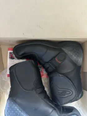 Ayc-11arb-bk-45 Yamaha Oem Alpine Black Ridge Boot Size 6